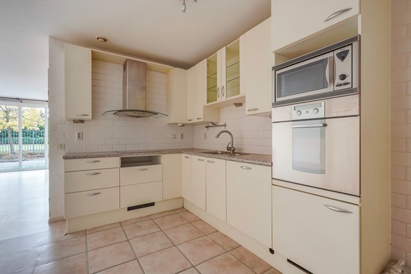 Medium property photo - Marga Klompéstraat 9, 2552 HL Den Haag